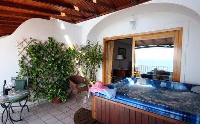 Фото отеля Eden Roc Suites