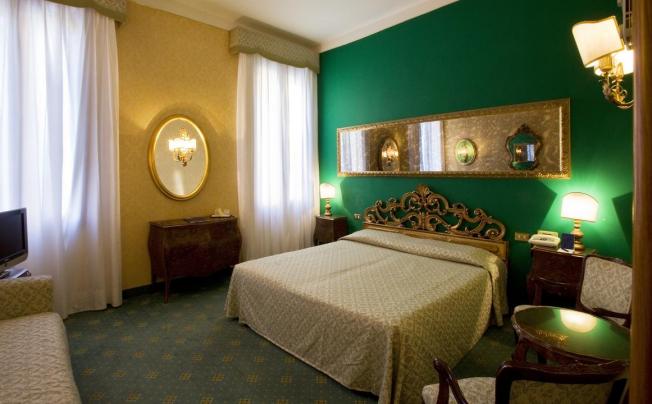Фото отеля Amadeus Hotel