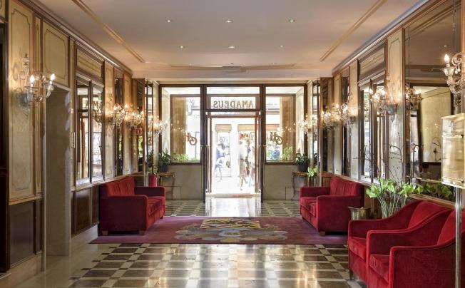 Фото отеля Amadeus Hotel