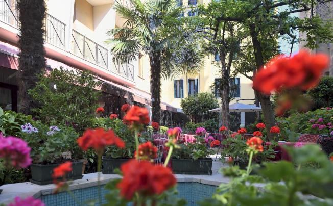Фото отеля Amadeus Hotel