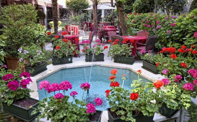 Фото отеля Amadeus Hotel