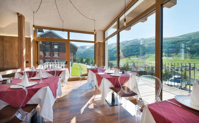 Фото отеля Alpen Village Hotel