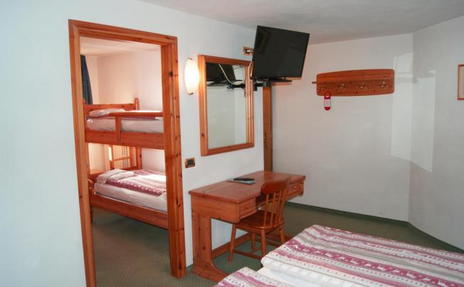 Фото отеля Alpen Village Hotel