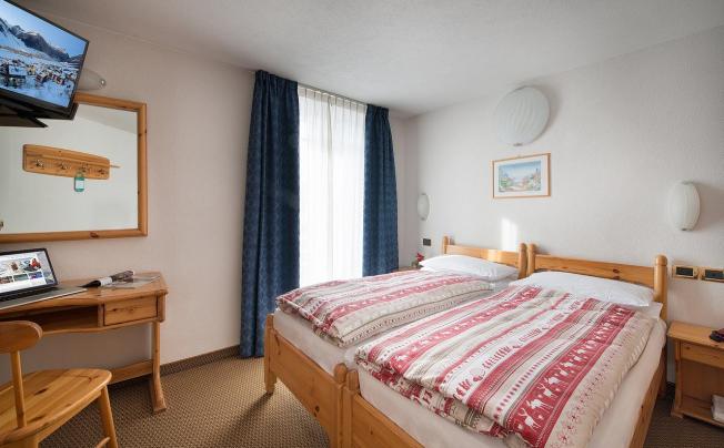Фото отеля Alpen Village Hotel