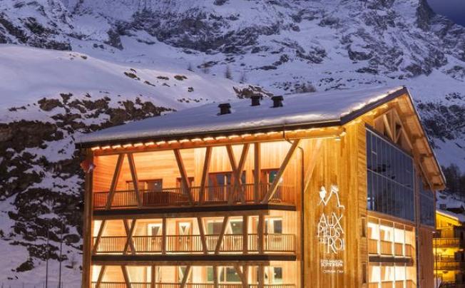 Фото отеля Aux Pieds du Roi - Suite & Spa