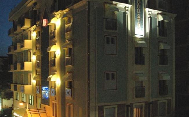 Фото отеля Augustus Hotel