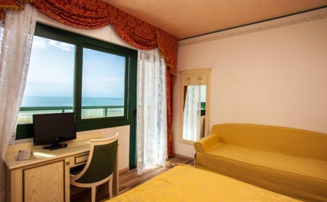Фото отеля Hotel carlton