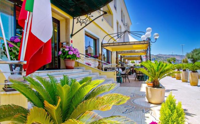Фото отеля Riva Del Sole Hotel