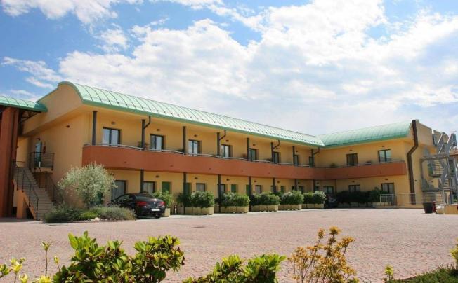 Фото отеля Luna Hotel Motel Airport