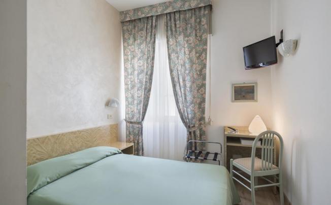Фото отеля Garibaldi Hotel