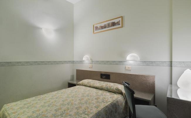 Фото отеля Garibaldi Hotel