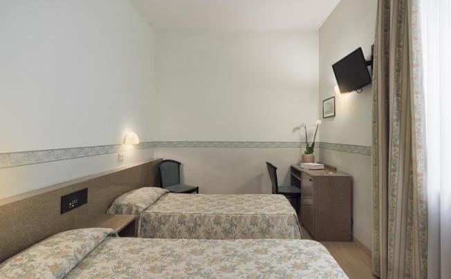 Фото отеля Garibaldi Hotel