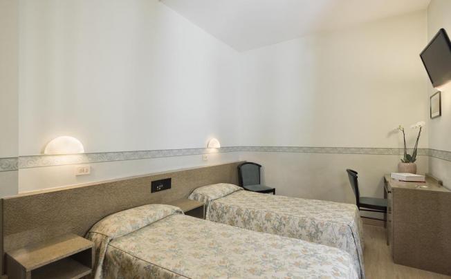 Фото отеля Garibaldi Hotel