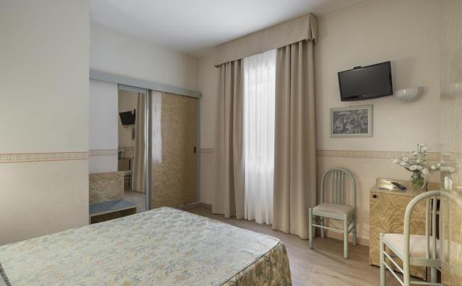 Фото отеля Garibaldi Hotel