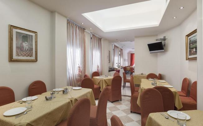Фото отеля Garibaldi Hotel