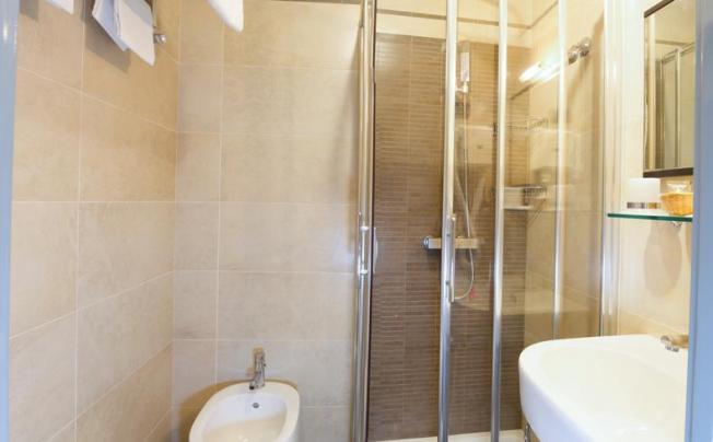 Фото отеля Garibaldi Hotel