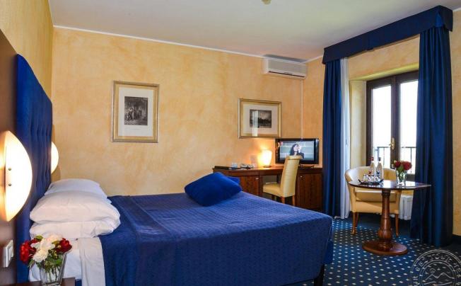 Фото отеля Villa Maria Hotel & Residence