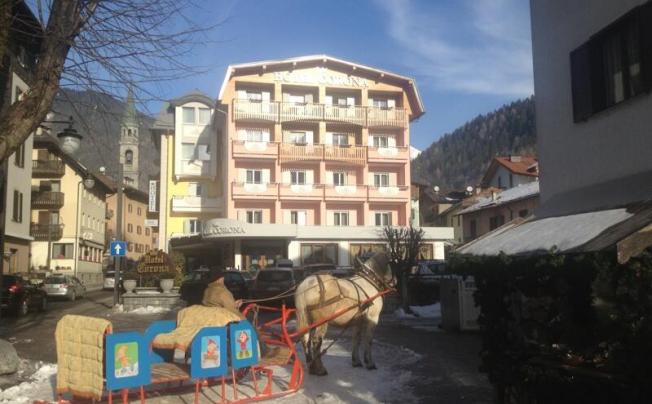 Фото отеля Corona Pinzolo Wellness Dolomite & Family Hotel