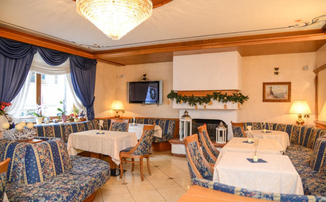 Фото отеля Corona Pinzolo Wellness Dolomite & Family Hotel