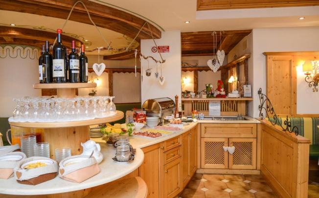 Фото отеля Corona Pinzolo Wellness Dolomite & Family Hotel