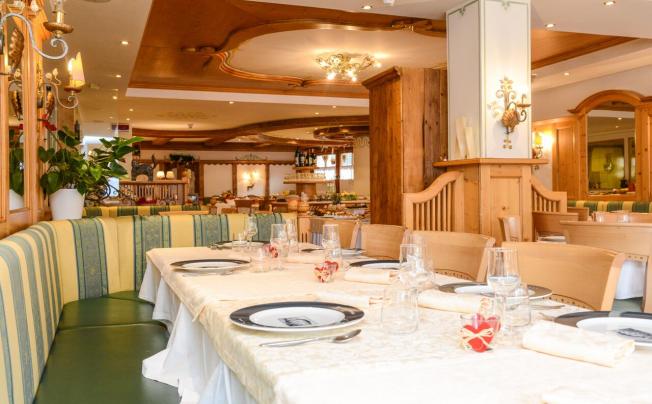 Фото отеля Corona Pinzolo Wellness Dolomite & Family Hotel