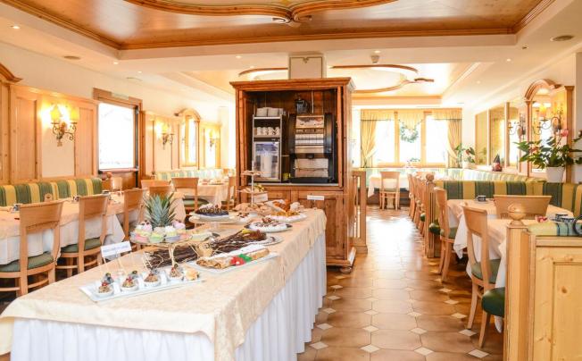 Фото отеля Corona Pinzolo Wellness Dolomite & Family Hotel