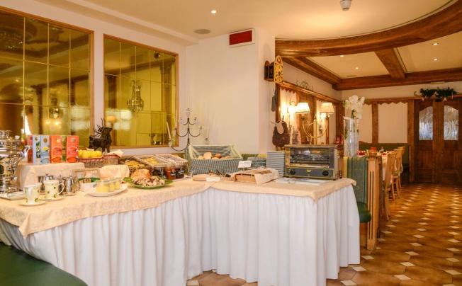 Фото отеля Corona Pinzolo Wellness Dolomite & Family Hotel