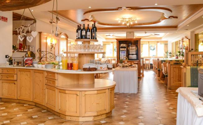 Фото отеля Corona Pinzolo Wellness Dolomite & Family Hotel
