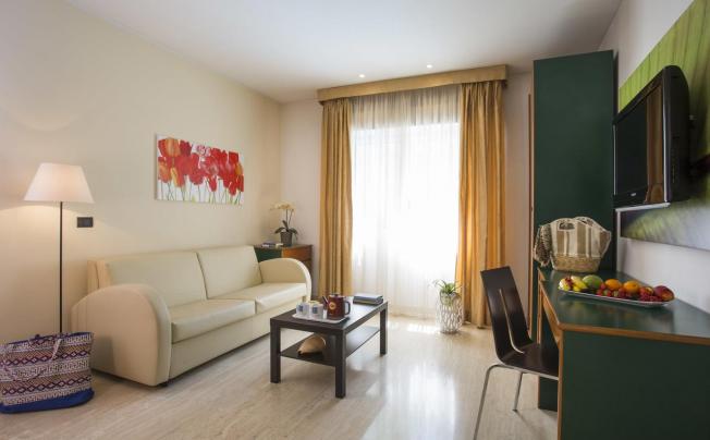 Фото отеля Astoria Suite Hotel