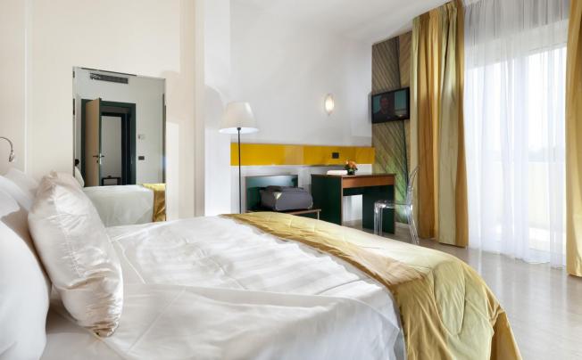Фото отеля Astoria Suite Hotel
