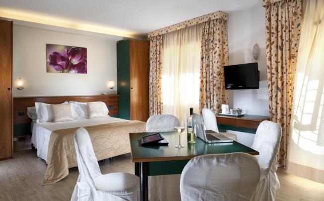Фото отеля Astoria Suite Hotel