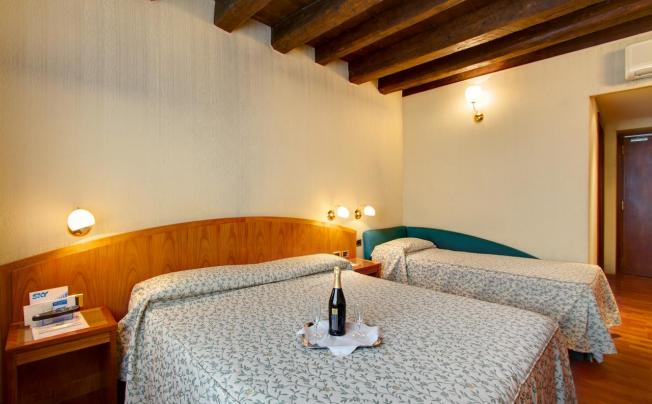 Фото отеля Corot Hotel