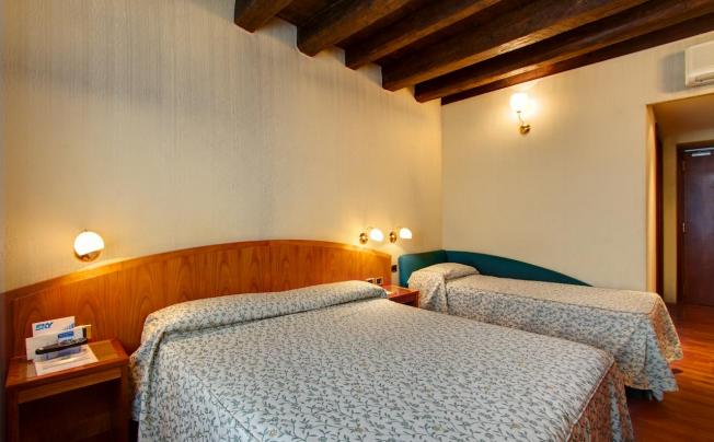 Фото отеля Corot Hotel