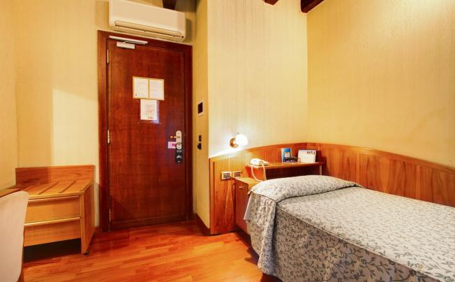 Фото отеля Corot Hotel