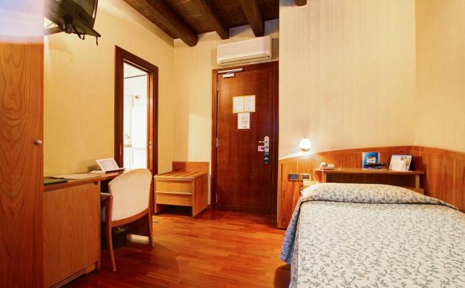 Фото отеля Corot Hotel