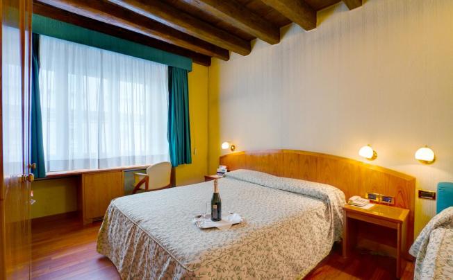 Фото отеля Corot Hotel