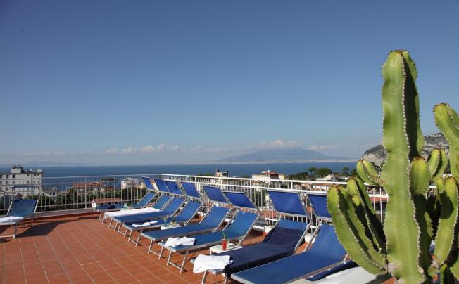 Фото отеля Caravel Hotel