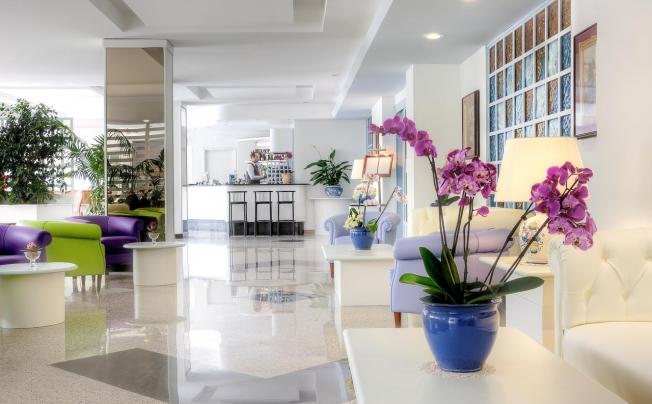 Фото отеля Caravel Hotel