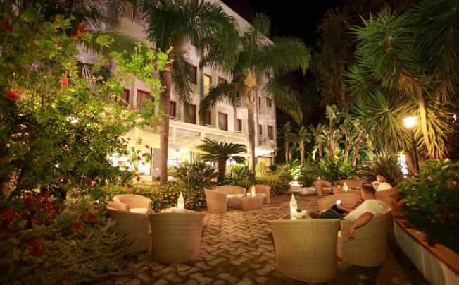 Фото отеля Caravel Hotel