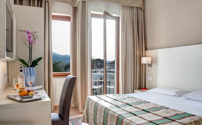 Фото отеля Caravel Hotel