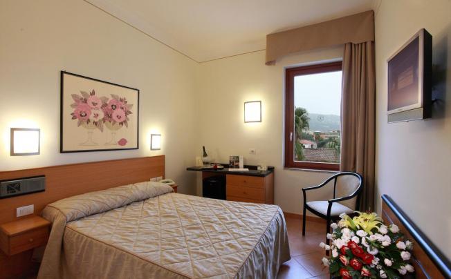 Фото отеля Caravel Hotel