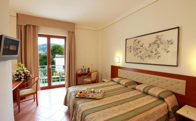 Фото отеля Caravel Hotel