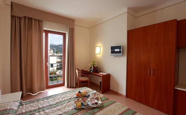 Фото отеля Caravel Hotel
