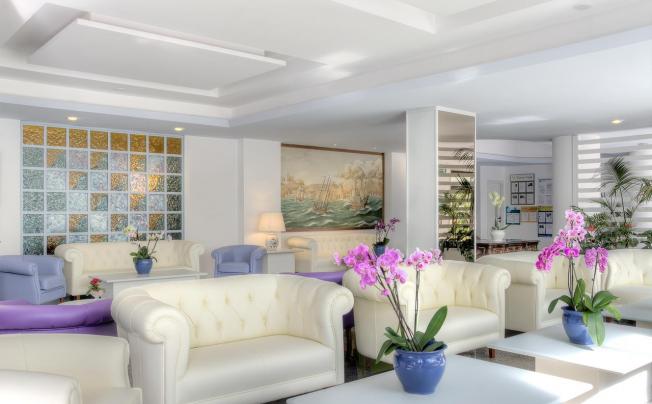 Фото отеля Caravel Hotel