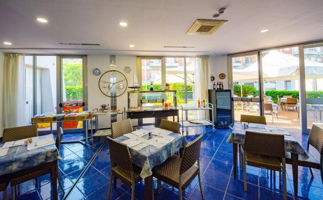 Фото отеля Astro Suite Hotel