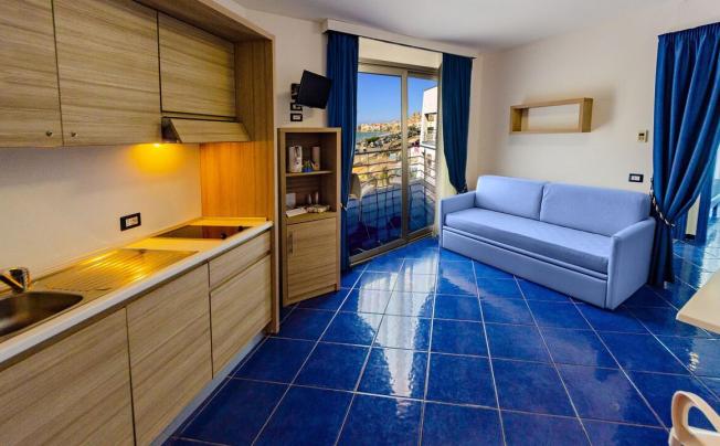 Фото отеля Astro Suite Hotel