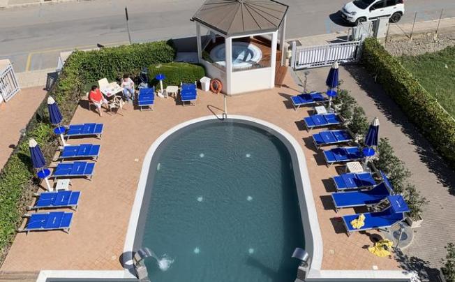 Фото отеля Astro Suite Hotel