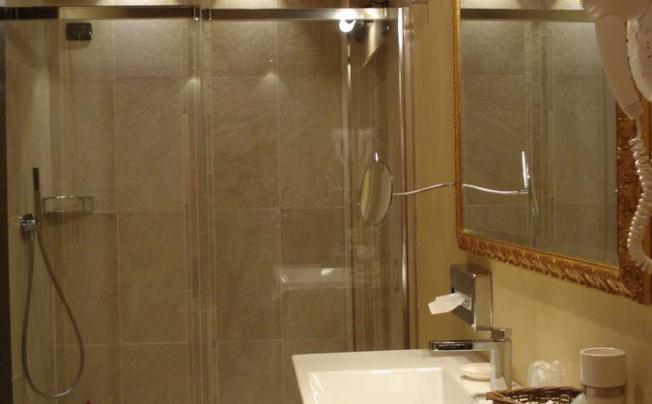 Фото отеля Chateau Blanc Hotel