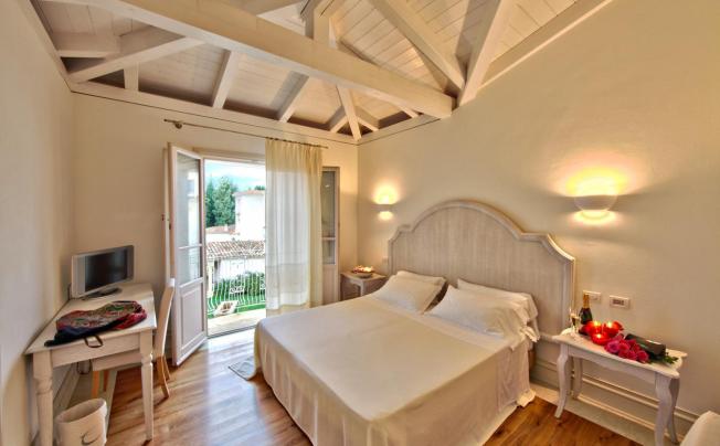 Фото отеля Tarthes Hotel