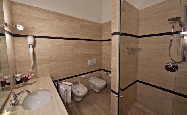 Фото отеля Tarthes Hotel
